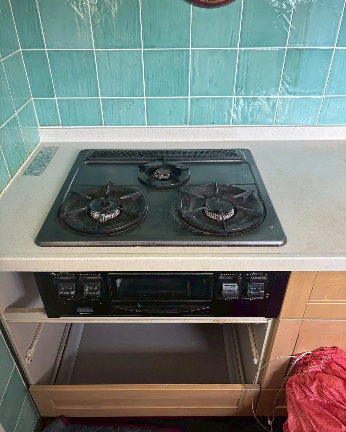 横浜市青葉区のビルトインコンロ交換工事👷