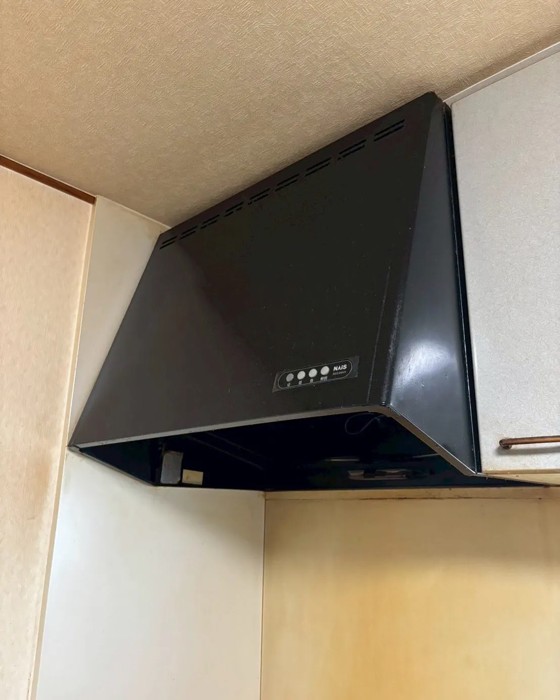 横浜市栄区のレンジフード交換工事👷