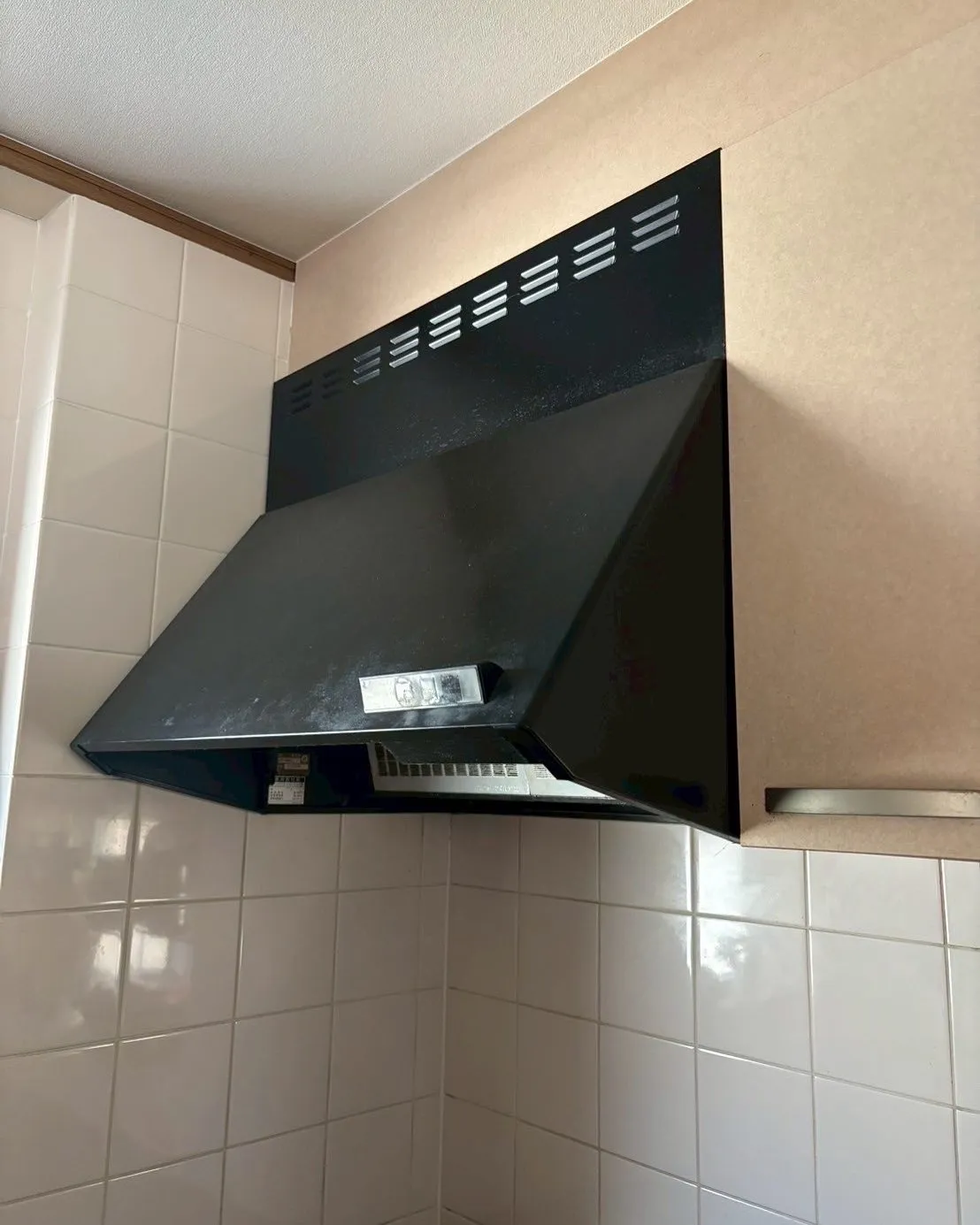 神奈川県茅ヶ崎市のレンジフード交換工事👷