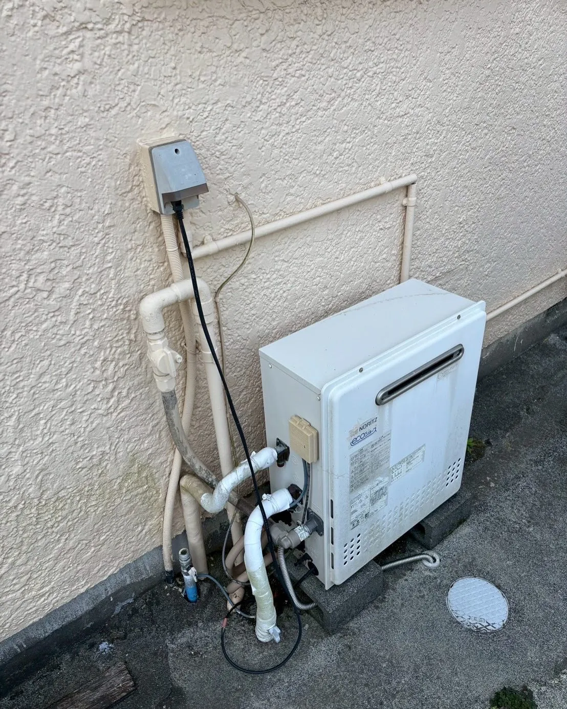 横浜市金沢区の給湯器交換工事👷