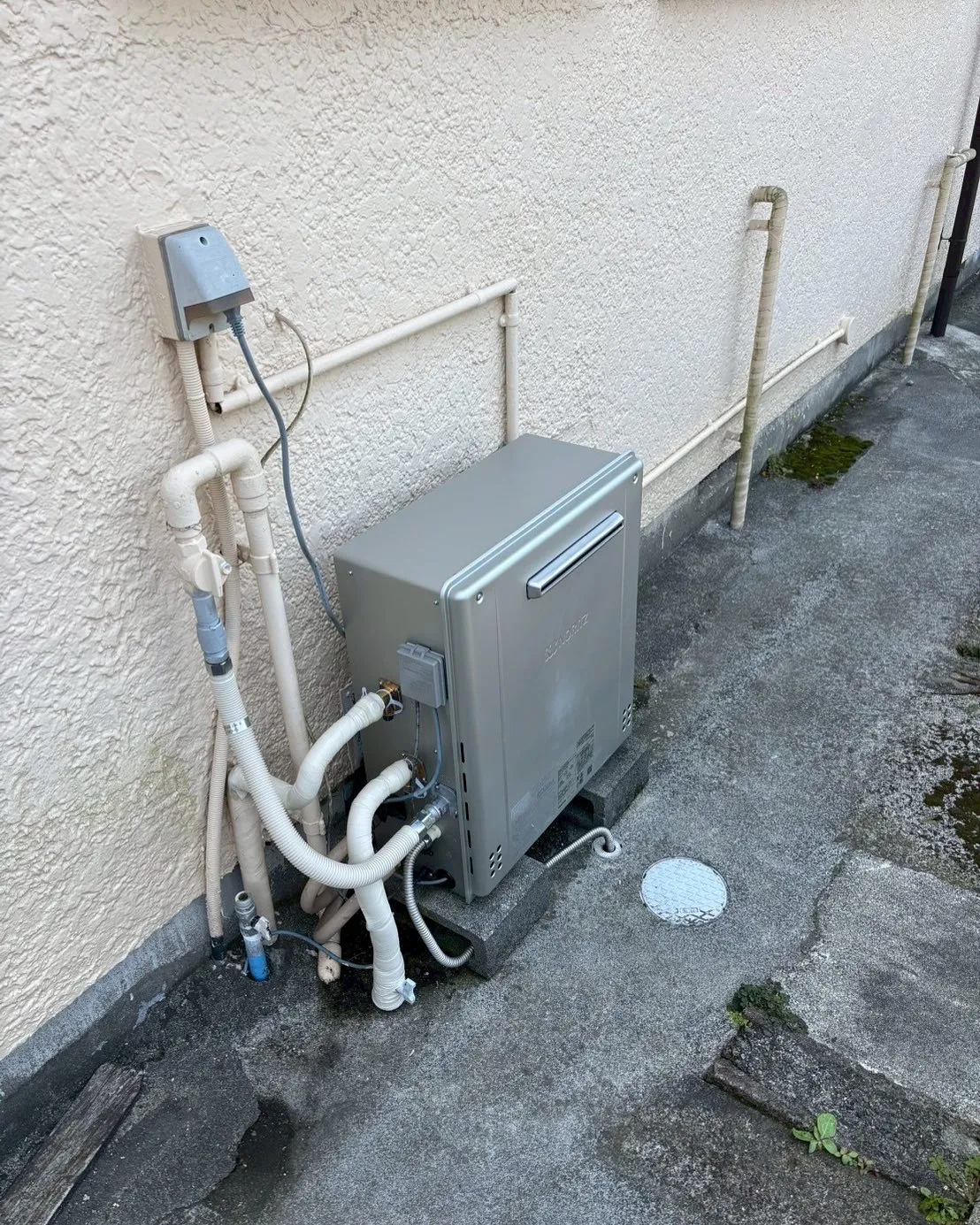 横浜市金沢区の給湯器交換工事👷