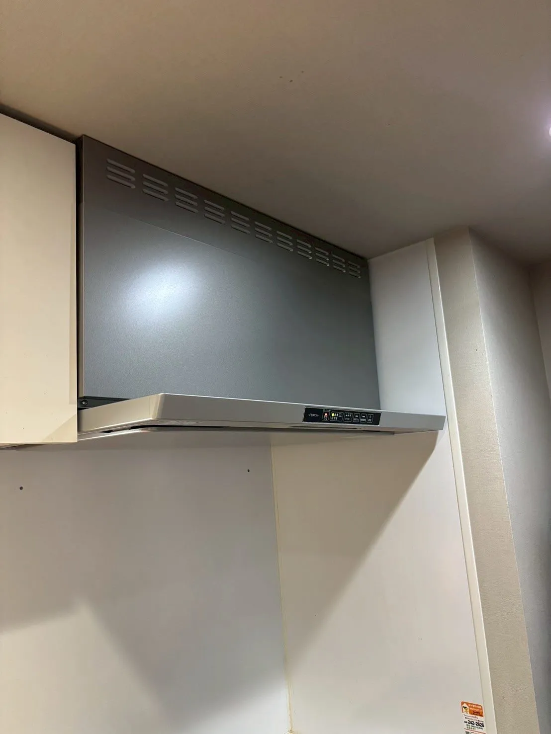 横浜市神奈川区のレンジフード交換工事👷