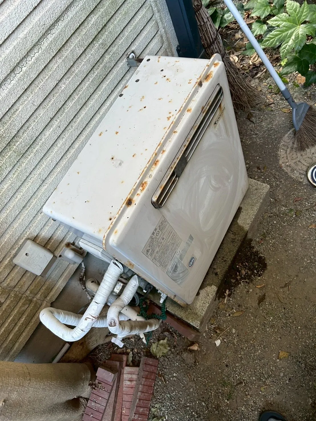 神奈川県茅ヶ崎市の給湯器交換工事👷