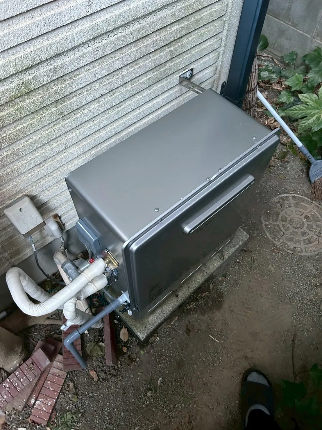 神奈川県茅ヶ崎市の給湯器交換工事👷