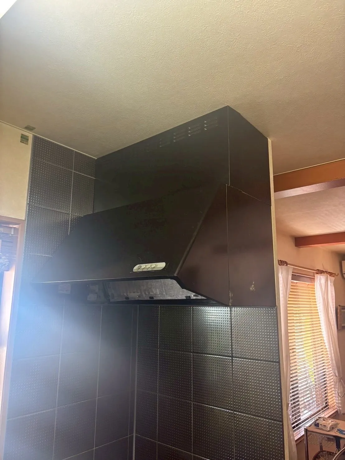 横浜市港北区のレンジフード交換工事👷