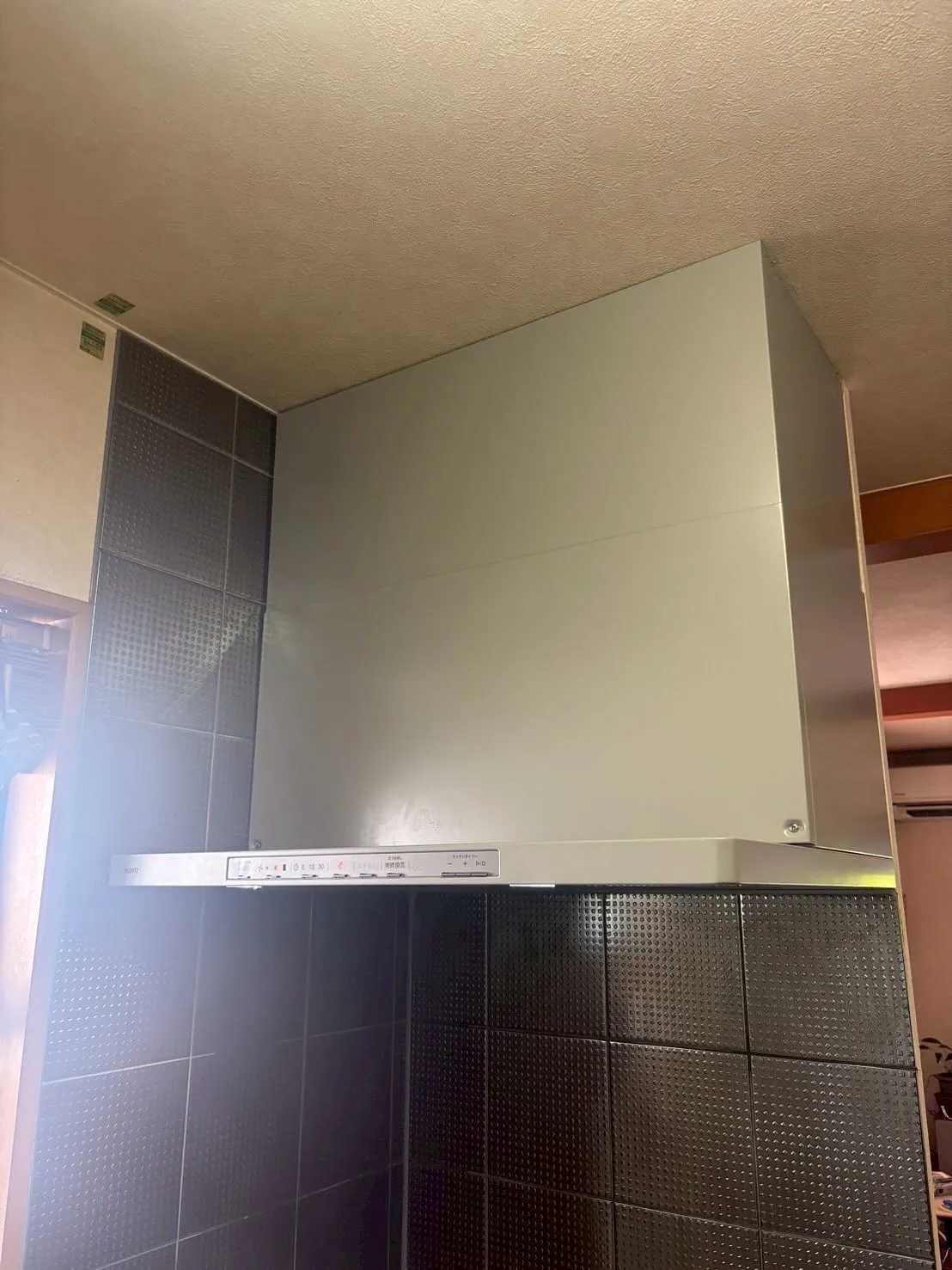 横浜市港北区のレンジフード交換工事👷