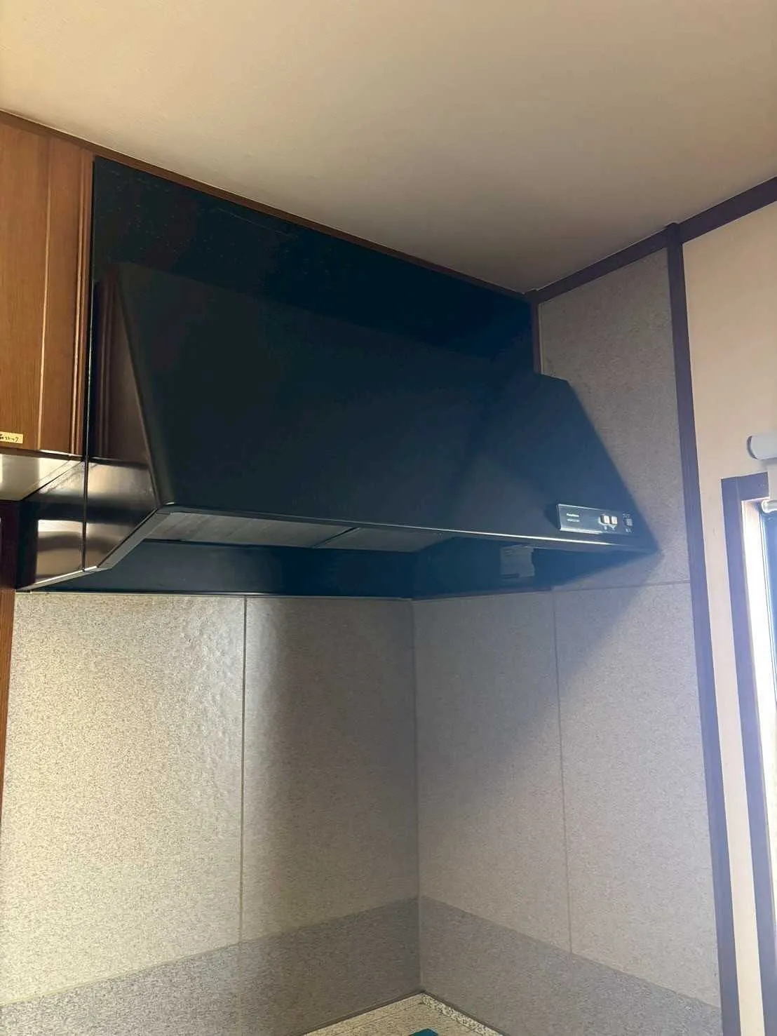 横浜市青葉区のレンジフード交換工事👷